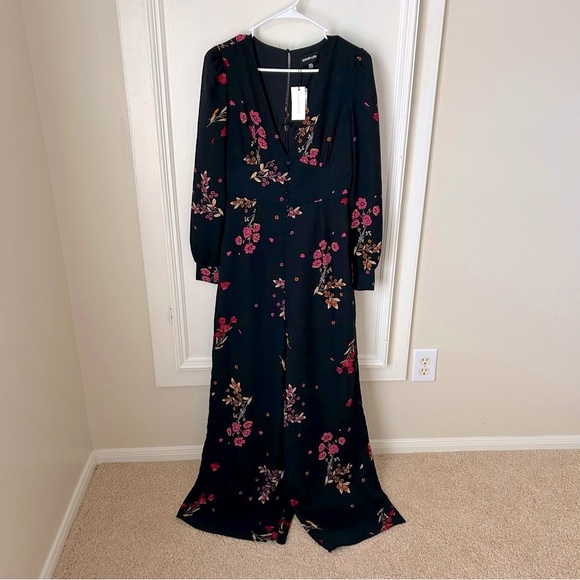 NWT Sugar Lips Black Floral Deep V-Neck Long Sleeve Jumpsuit XS Extra Small - Picture 1 of 11